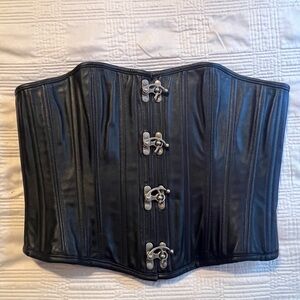 Swing hook leather corset